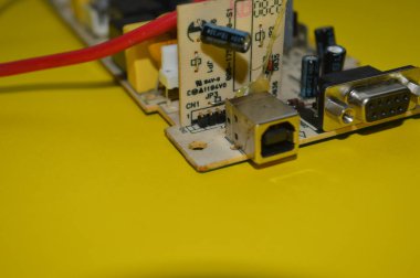  Elektronik devre kartı bileşeni