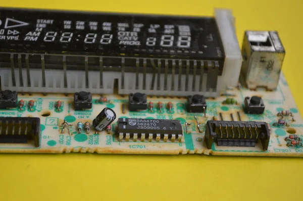  Elektronik devre kartı bileşeni