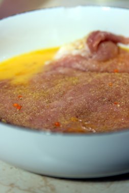 Kaplama için hazırlanan domuz eti