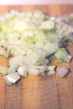 ince doğranmış soğan