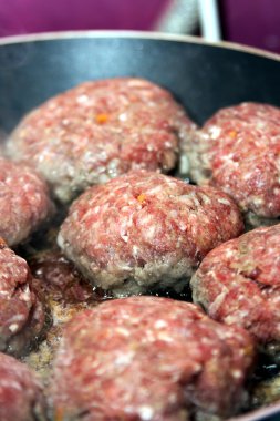 bir tavada Dana köfte