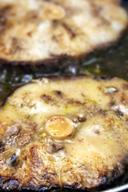 Köpek balığı biftek kızarmış