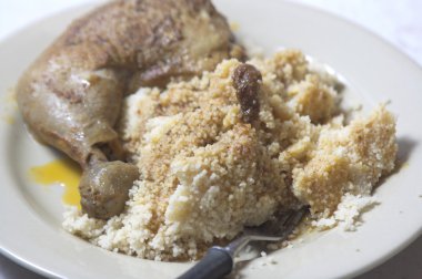 Kuskus ile çeyrek tavuk