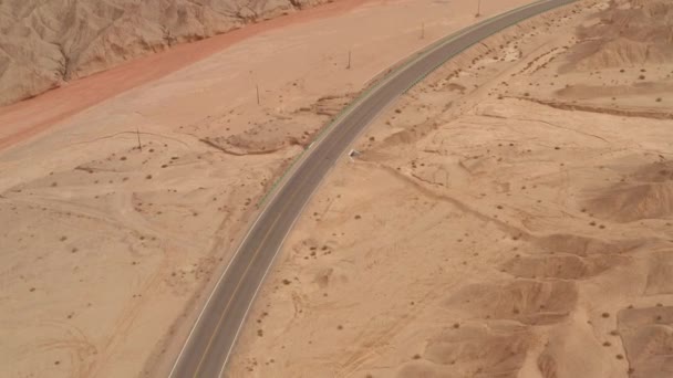 Dryness land with erosion terrain with highway crossing. — Stock Video