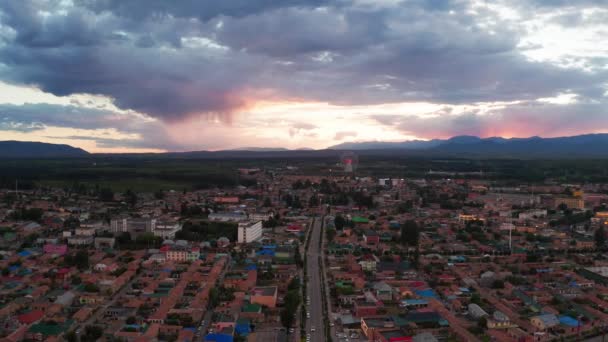 Solnedgång utsikt över Turks Bagua City. — Stockvideo