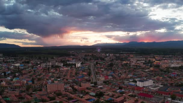 Pohled na západ slunce na město Turks Bagua. — Stock video