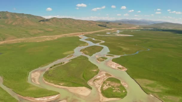 Bayinbuluke prairie et rivière dans une belle journée. — Video