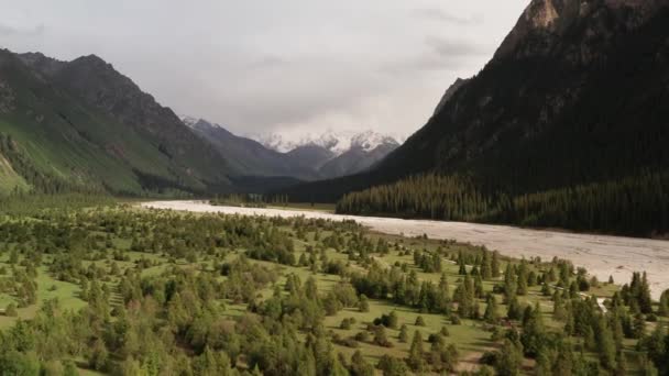 River and mountains at sunset. — Stockvideo