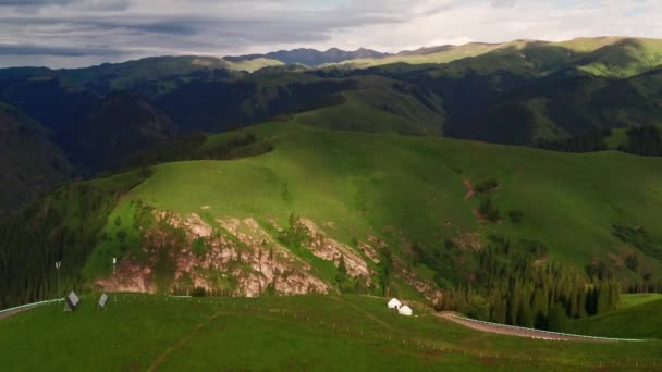 Duku Strada montagne paesaggio. — Video Stock