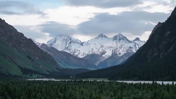 Montañas Árboles Fotografía Lapso Tiempo Xiate Xinjiang China — Vídeo de stock