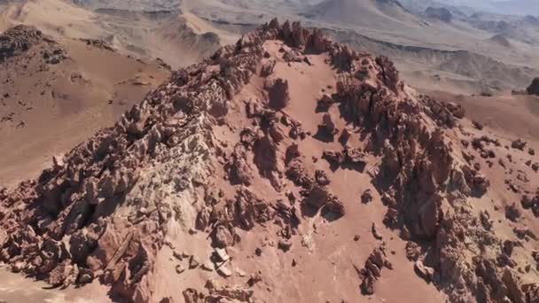 干旱的沙漠和奇异的石头 — 图库视频影像