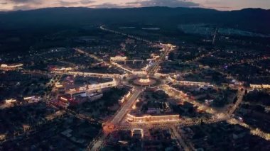 Turks Bagua City 'nin gece manzarası. Türkler Bagua şehrinde hava fotoğrafı, xinjiang, Çin.