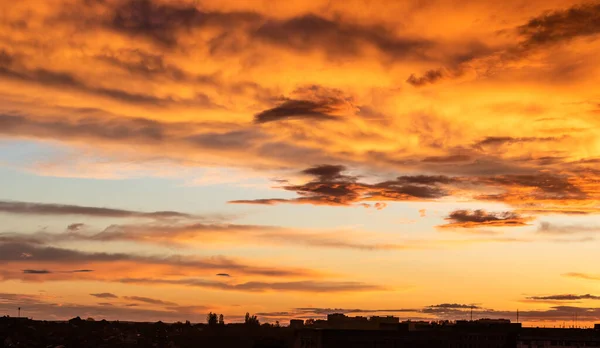 Beau Coucher Soleil Nuageux Ciel Coloré Sur Horizon — Photo