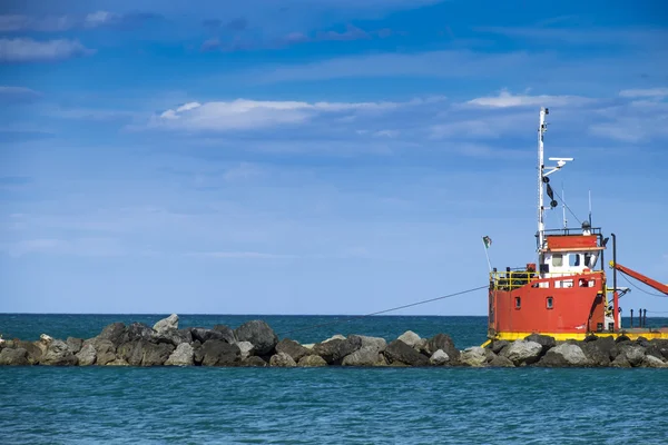 Trabajar en el mar con cucharón de agarre —  Fotos de Stock