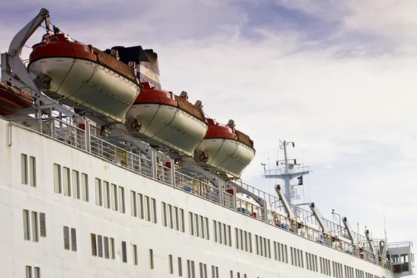 Botes salvavidas en gran barco —  Fotos de Stock