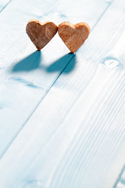 Corazones sobre fondo de madera —  Fotos de Stock