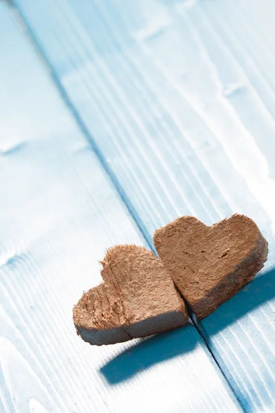 Corazones sobre fondo de madera —  Fotos de Stock