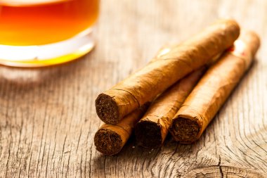 Küba purosu ROM camlı ahşap tablo