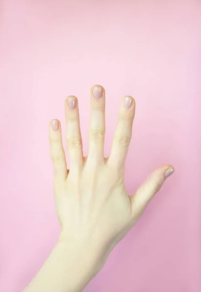 Mano Femenina Aislada Sobre Fondo Rosa Número Cinco Dedo Índice — Foto de Stock