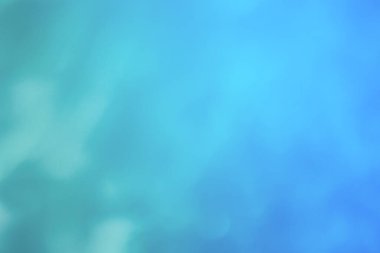 Mavi suyun bulanık yüzeyi. Yüzme havuzundaki mavi yırtık suyun arka planı. Neon arkaplanı