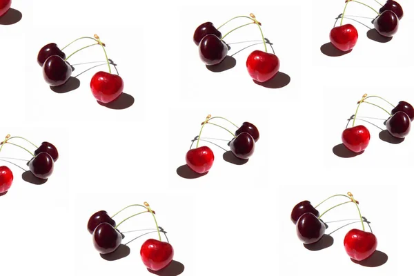 Conjunto Cereza Roja Brillante Aislada Sobre Fondo Blanco Patrón Cerezas —  Fotos de Stock