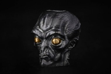 Uzaylı yüzü izole edilmiş arka planda. Ufo kavramı