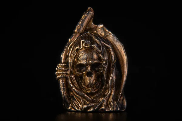 Tırpanlı Azrail figürü.