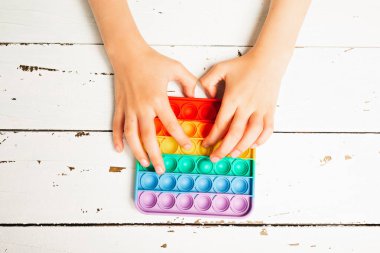 Bebek elleri ve patlat.