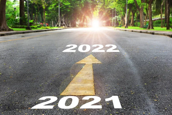2021 2022 Рік Щасливий Новий Рік Природному Фоні Сонячним Світлом — стокове фото