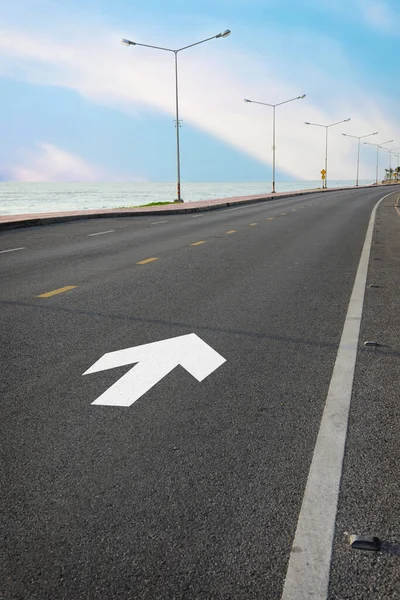 Empty Asphalt Road White Arrow Sea Landscape Blue Sky Transportation — Stock Photo, Image