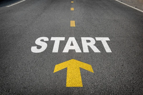 Start Word Yellow Arrow Asphalt Road Marking Lines Separate Lane — Stock Photo, Image