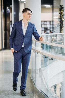 A business businessman is walking along the corridor in the business center.