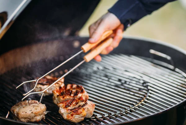 Koka Läckert Saftigt Amerikanskt Grillat Nötkött Utomhuspicknick — Stockfoto