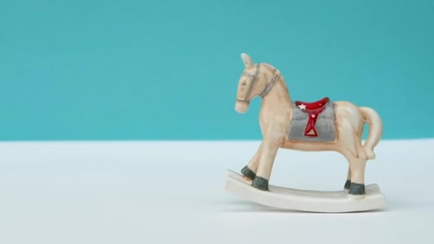 Natal brinquedo cavalo. — Vídeo de Stock