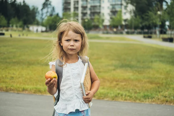 Les élèves retournent à l'école. Images De Stock Libres De Droits