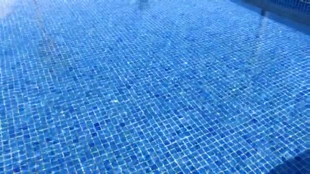 Acqua in movimento in piscina. — Video Stock