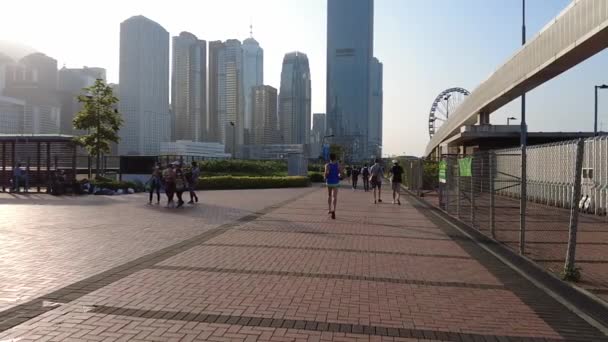 Hong Kong, Cina, 01 novembre 2020: Slow Moiton del Tamar Park Cenral sul porto di Victoria Hong Kong, — Video Stock