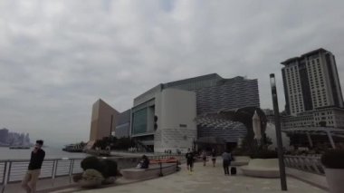 Hong Kong, Çin, 19 Ocak 2021: Hong Kong, Tsim Sha Tsui 'deki Victoria Limanı' nda aşırı insan kaybı