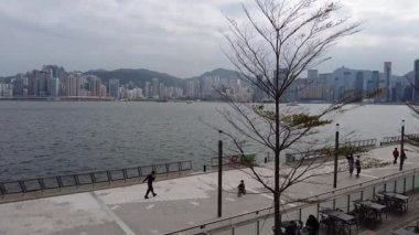 Hong Kong, Çin, 19 Ocak 2021: Hong Kong, Tsim Sha Tsui 'deki Victoria Limanı' nda aşırı insan kaybı