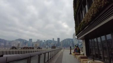 Hong Kong, Çin, 19 Ocak 2021: Hong Kong, Tsim Sha Tsui 'deki Victoria Limanı' nda aşırı insan kaybı