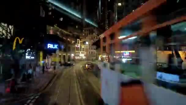 팀 라프스 가 밤에 이중강 도에서 홍콩 거리 풍경을 보고 있는 모습. — 비디오