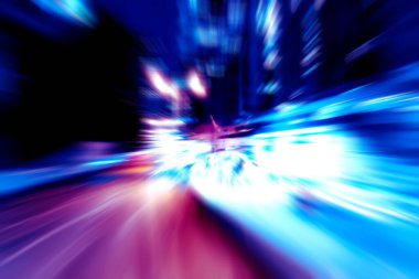 Şehirdeki gece trafiği ışıklarının soyut görüntüsü