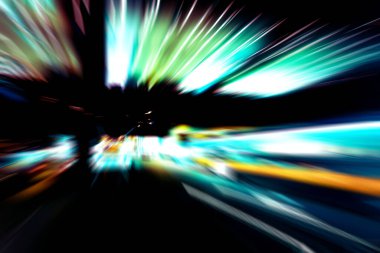 Şehirdeki gece trafiği ışıklarının soyut görüntüsü