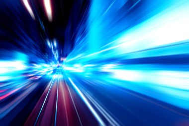 Şehirdeki gece trafiği ışıklarının soyut görüntüsü