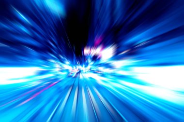 Şehirdeki gece trafiği ışıklarının soyut görüntüsü