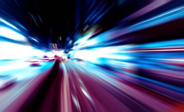 Şehirdeki gece trafiği ışıklarının soyut görüntüsü