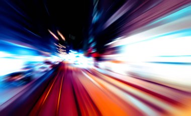 Şehirdeki gece trafiği ışıklarının soyut görüntüsü