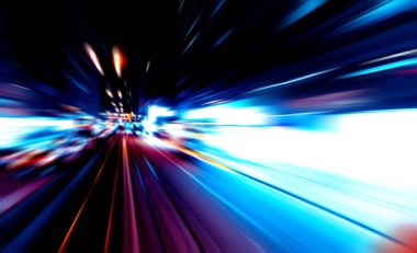 Şehirdeki gece trafiği ışıklarının soyut görüntüsü