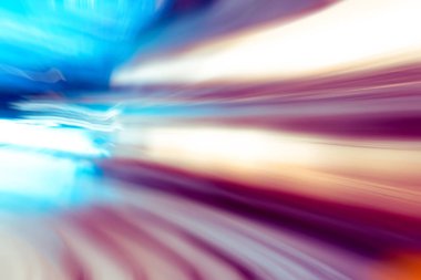 Şehirdeki gece trafiği ışıklarının soyut görüntüsü