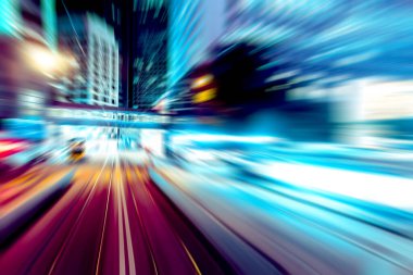 Şehirdeki gece trafiği ışıklarının soyut görüntüsü